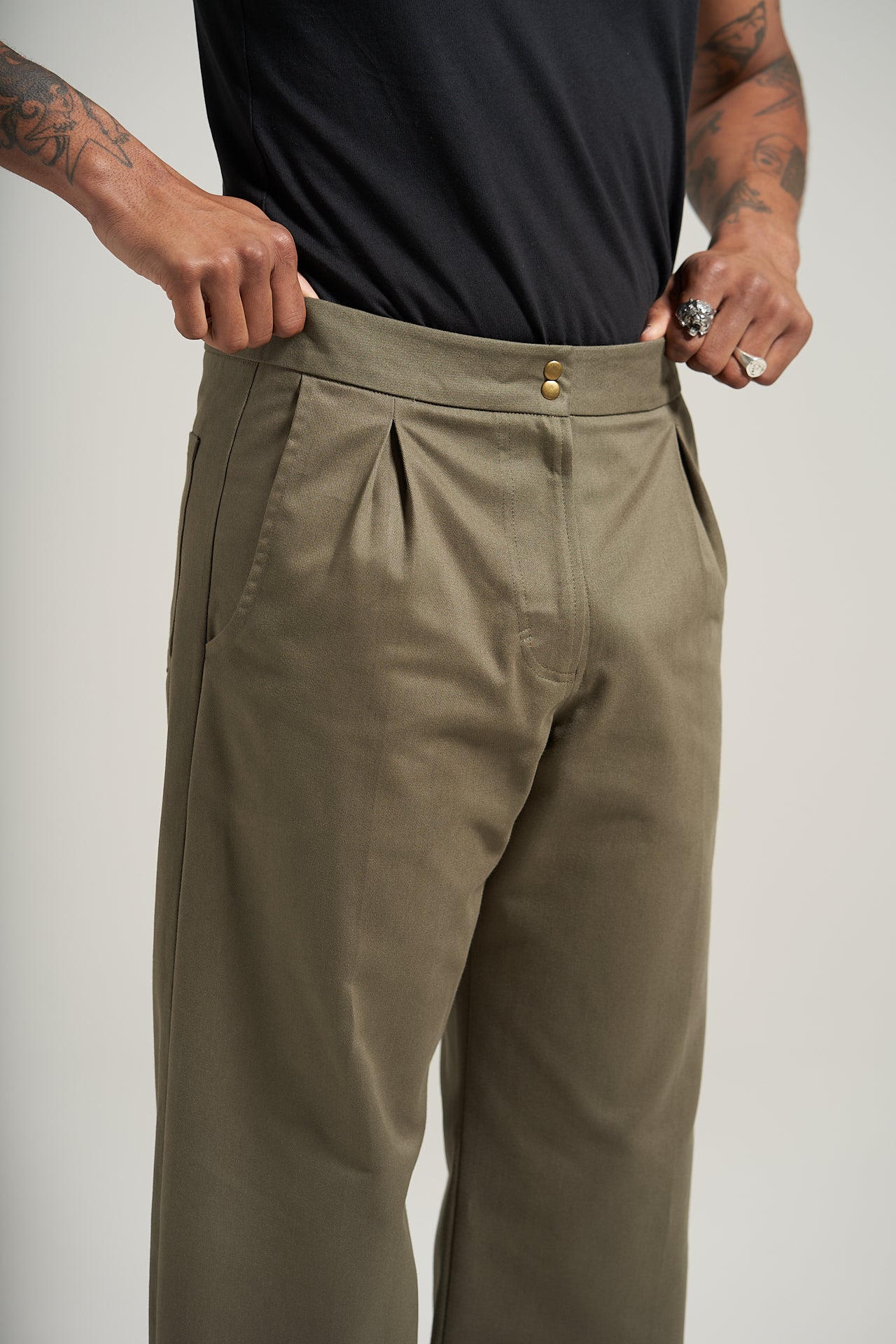 The Olive V2 Pleated Trouser